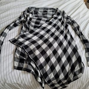 Black and white checked hang sweater